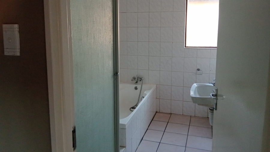 To Let 3 Bedroom Property for Rent in Langenhovenpark Free State